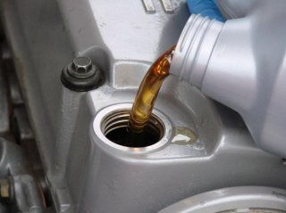 Как правильно подбирать моторное масло для своего автомобиля?
