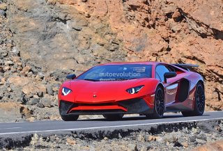В сети появились фотографии автомобиля Lamborghini Aventador SuperVeloce