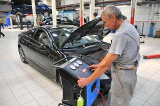 Как происходит ремонт и заправка автомобильного кондиционера?