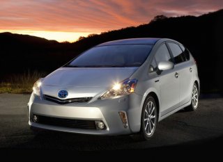 Более полумиллиона автомобилей Toyota Prius будут отозваны из-за проблем с моторным отсеком