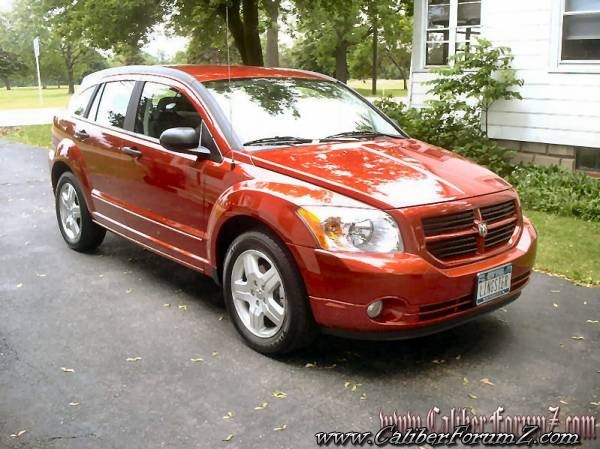 красный Dodge Caliber