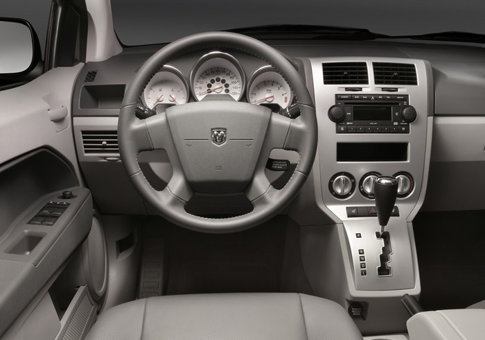Dodge Caliber интерьер
